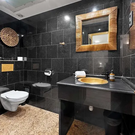 Three-bedroom Collection - Modern, Cozy & Chic * בודפשט