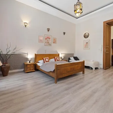 Three-bedroom Collection - Modern, Cozy & Chic דירה *