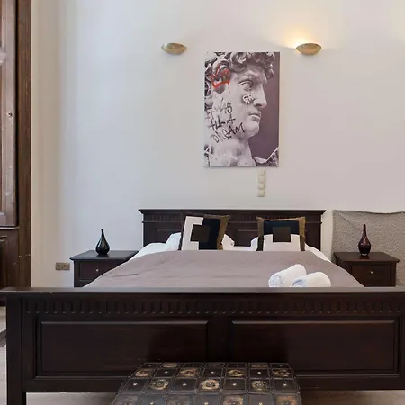 Three-bedroom Collection - Modern, Cozy & Chic דירה בודפשט