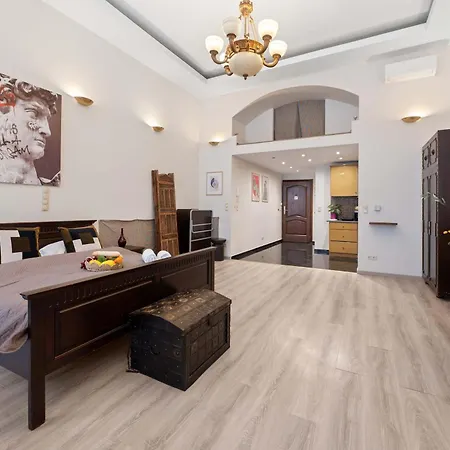 Three-bedroom Collection - Modern, Cozy & Chic * בודפשט