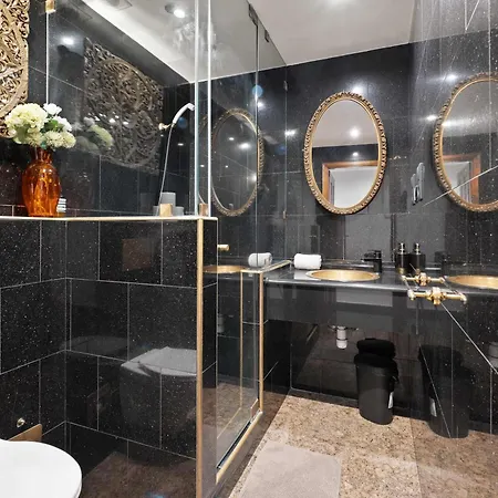דירה Three-bedroom Collection - Modern, Cozy & Chic *