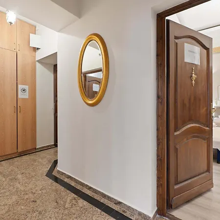 Three-bedroom Collection - Modern, Cozy & Chic * בודפשט