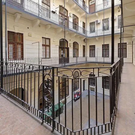 דירה Three-bedroom Collection - Modern, Cozy & Chic בודפשט